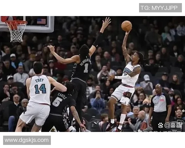 2016年NBA季后赛灰熊与马刺第四场激战回顾与精彩瞬间分析