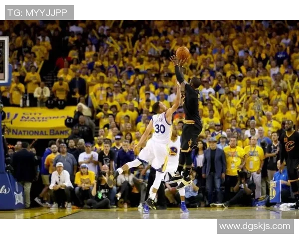 2015年NBA总决赛第三场骑士与勇士的激烈对决回顾与分析